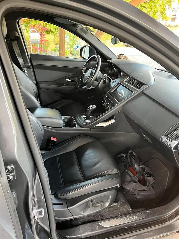 Grau Gebraucht 2019 Jaguar E-Pace S SUV | 17.000 € (Superpreis) - Bild 1/4