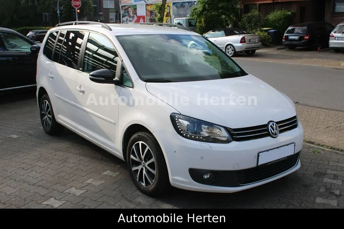 Gebraucht VW Touran Comfortline 140 PS (102 kW) 2012 Weiß Van / Kleinbus