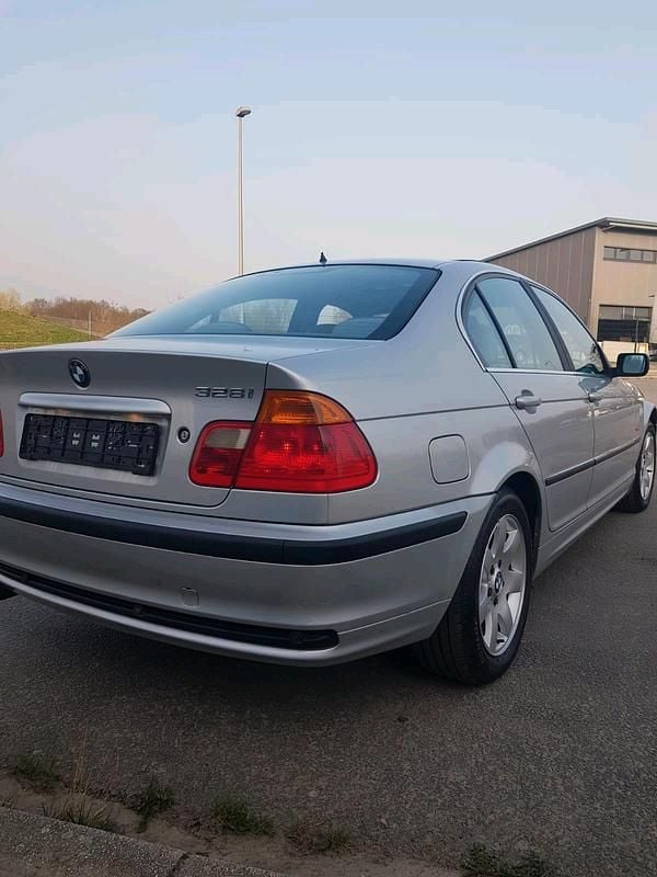 Gebraucht BMW 328 193 PS (141 kW) 1999 Limousine
