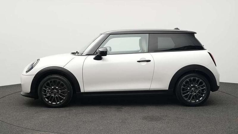 Gebraucht Mini Cooper Favoured 156 PS (114 kW) 2024 Weiß Kleinwagen