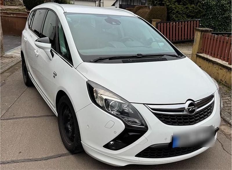 Weiß Gebraucht 2014 Opel Zafira Tourer OPC Van / Kleinbus | 7.999 € - Bild 1/4