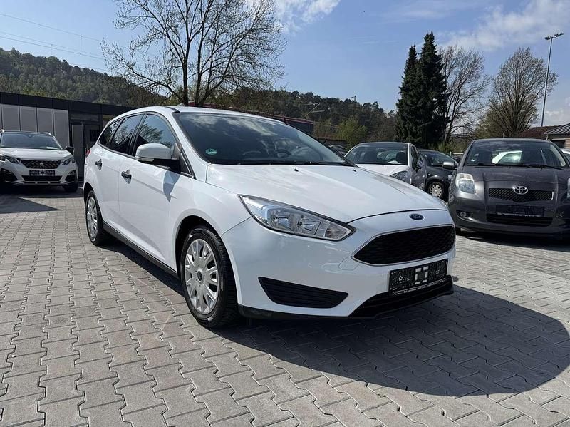 Używany Ford Focus Ambiente 101 KM (74 kW) 2015 Biały Kombi