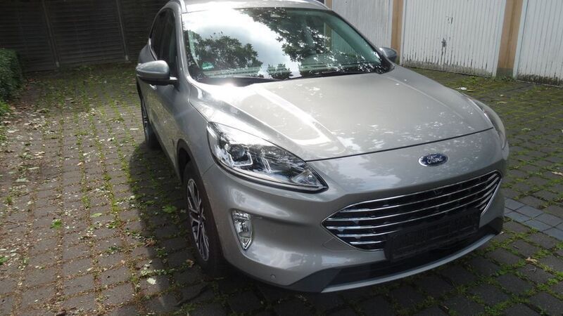 Grau Gebraucht 2021 Ford Kuga Titanium SUV | 22.999 € (Superpreis) - Bild 1/4