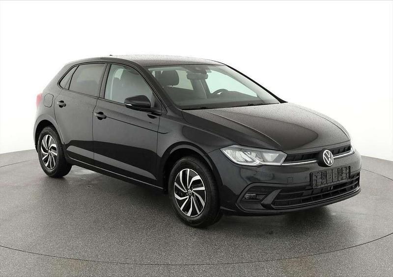 Deep black perleffekt Gebraucht 2024 VW Polo Life Kleinwagen | 21.295 € (Fairer Preis) - Bild 1/4