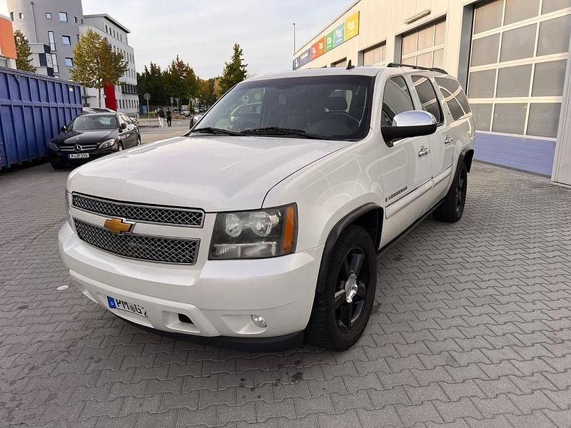 Weiß Gebraucht 2008 Chevrolet Suburban LTZ SUV | 15.500 € - Bild 1/4