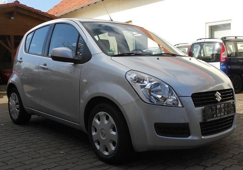 Gebraucht Suzuki Splash 65 PS (47 kW) 2011 Silber Kleinwagen