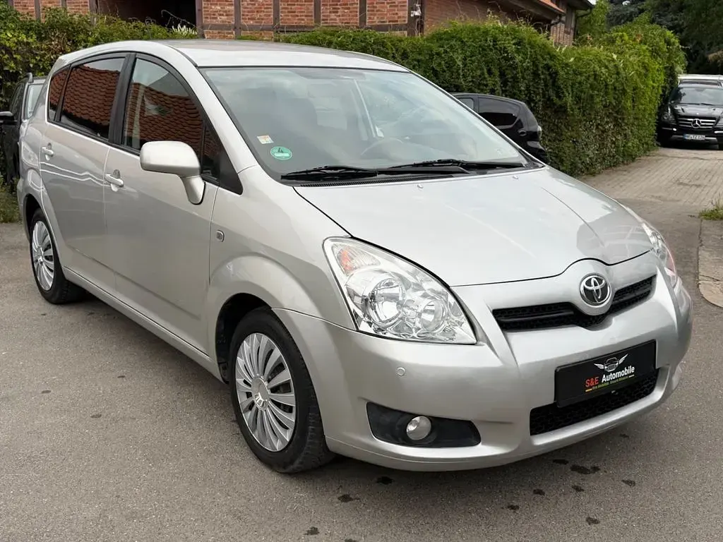 Gebraucht Toyota Corolla Verso Team 129 PS (94 kW) 2009 Silber Van / Kleinbus