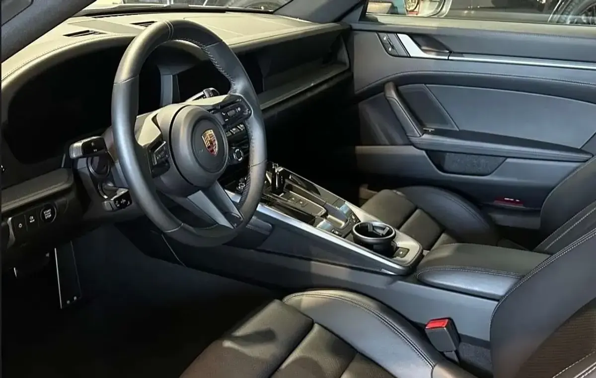 Gebraucht Porsche 992 394 PS (289 kW) 2025 Grau Coupé
