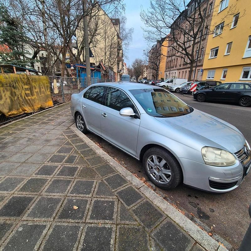 Grau Gebraucht 2006 VW Jetta Limousine | 2.000 € (Fairer Preis) - Bild 1/4