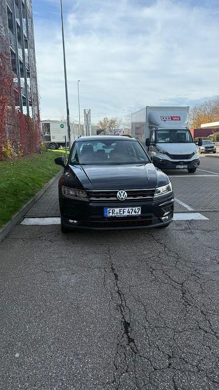 Schwarz Gebraucht 2018 VW Tiguan Comfortline SUV | 15.650 € (Guter Preis) - Bild 1/4