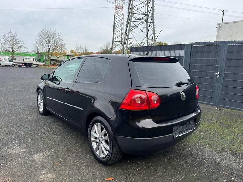 Schwarz Gebraucht 2005 VW Golf V Limousine | 1.950 € - Bild 1/4