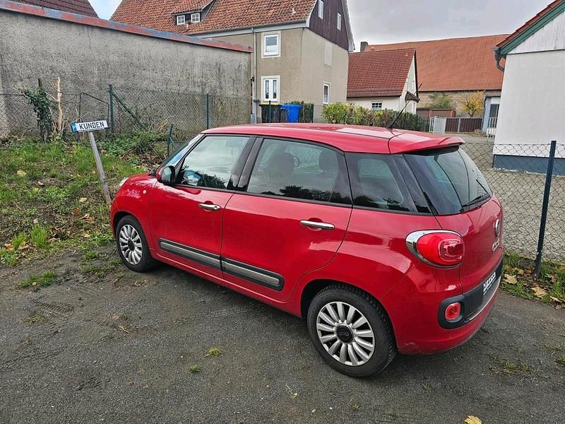 Rot Gebraucht 2013 Fiat 500L Van / Kleinbus | 2.888 € (Superpreis) - Bild 1/4
