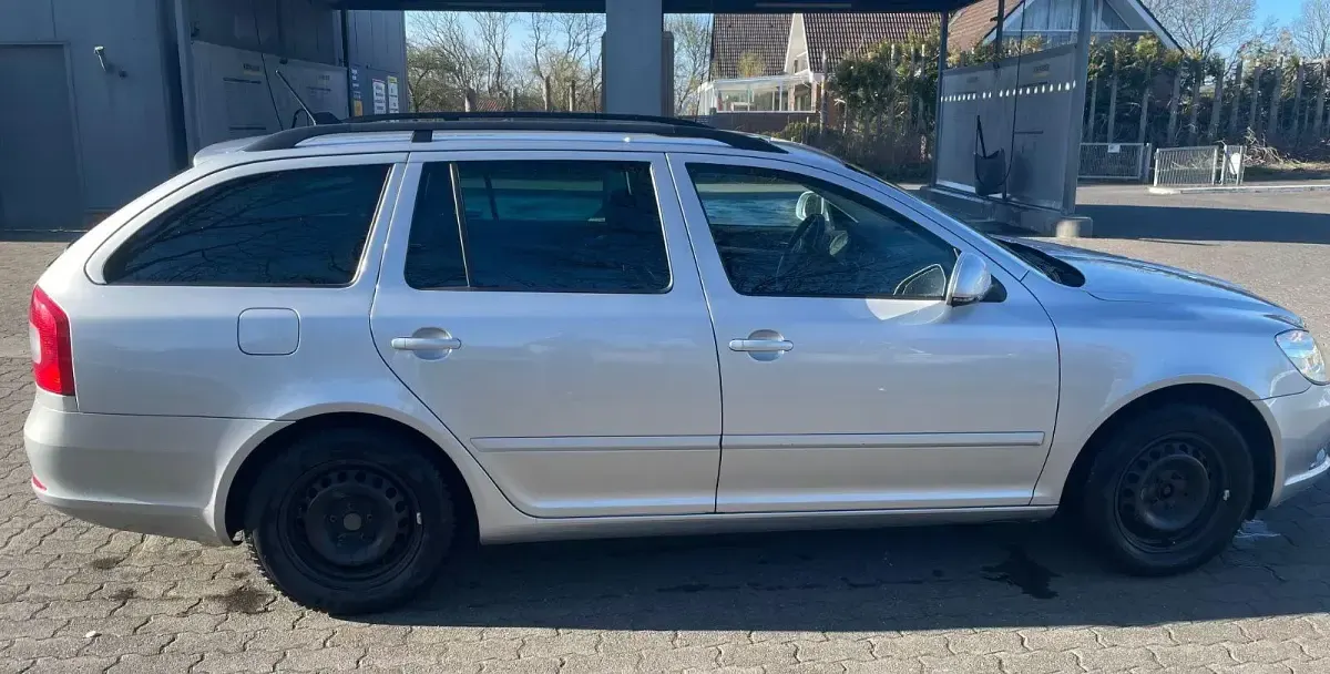 Gebraucht Skoda Octavia Elegance 105 PS (77 kW) 2013 Silber Kombi