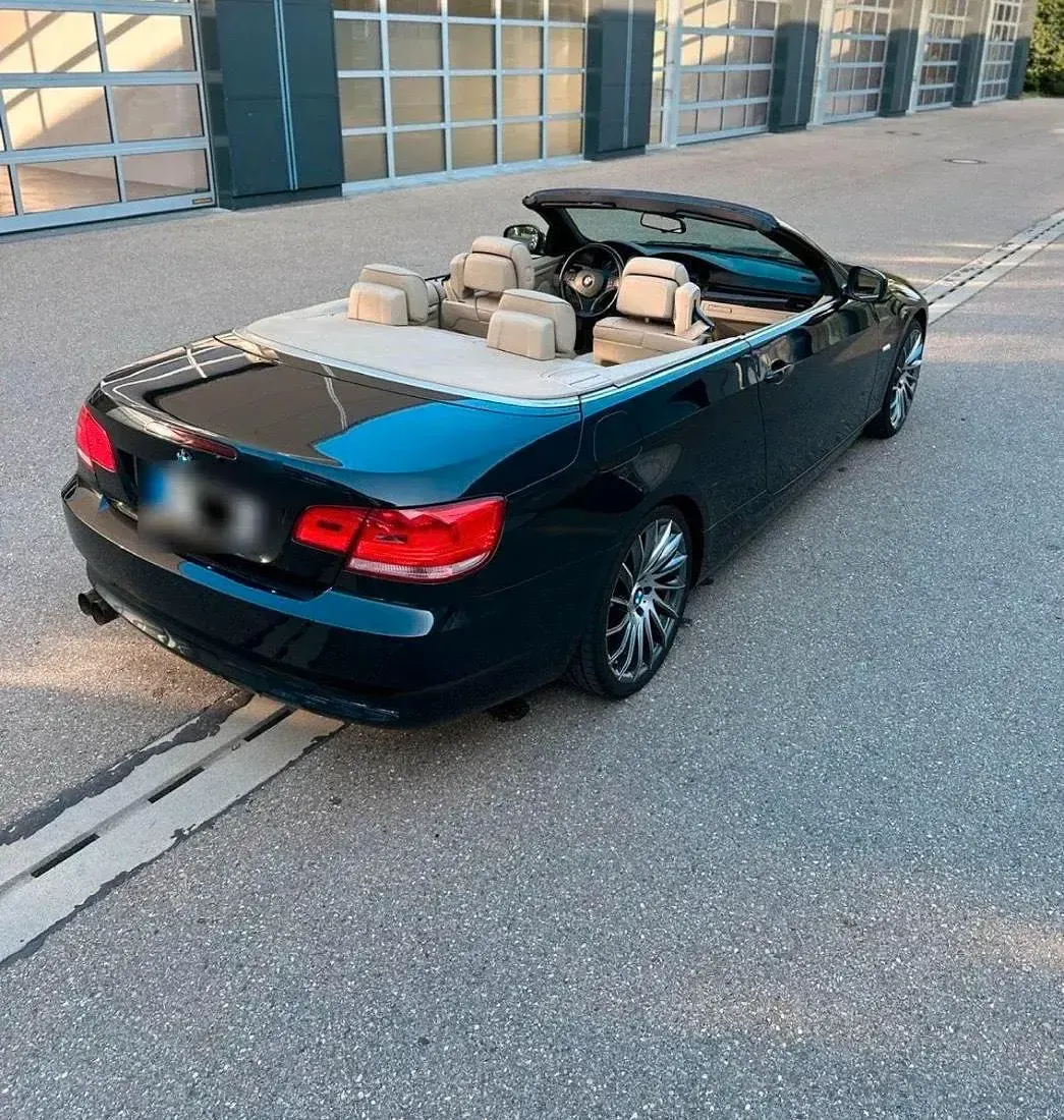 Gebraucht BMW 320 Cabriolet 170 PS (125 kW) 2010 Schwarz Cabrio