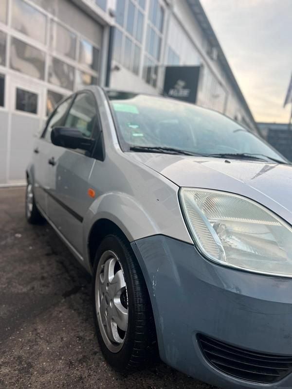 Gebraucht Ford Fiesta 80 PS (58 kW) 2003 Grau Kleinwagen