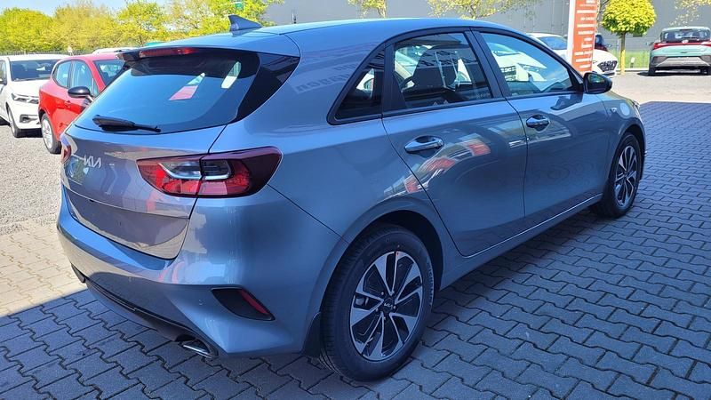 Nuova Kia Ceed 2025 Argento Utilitaria