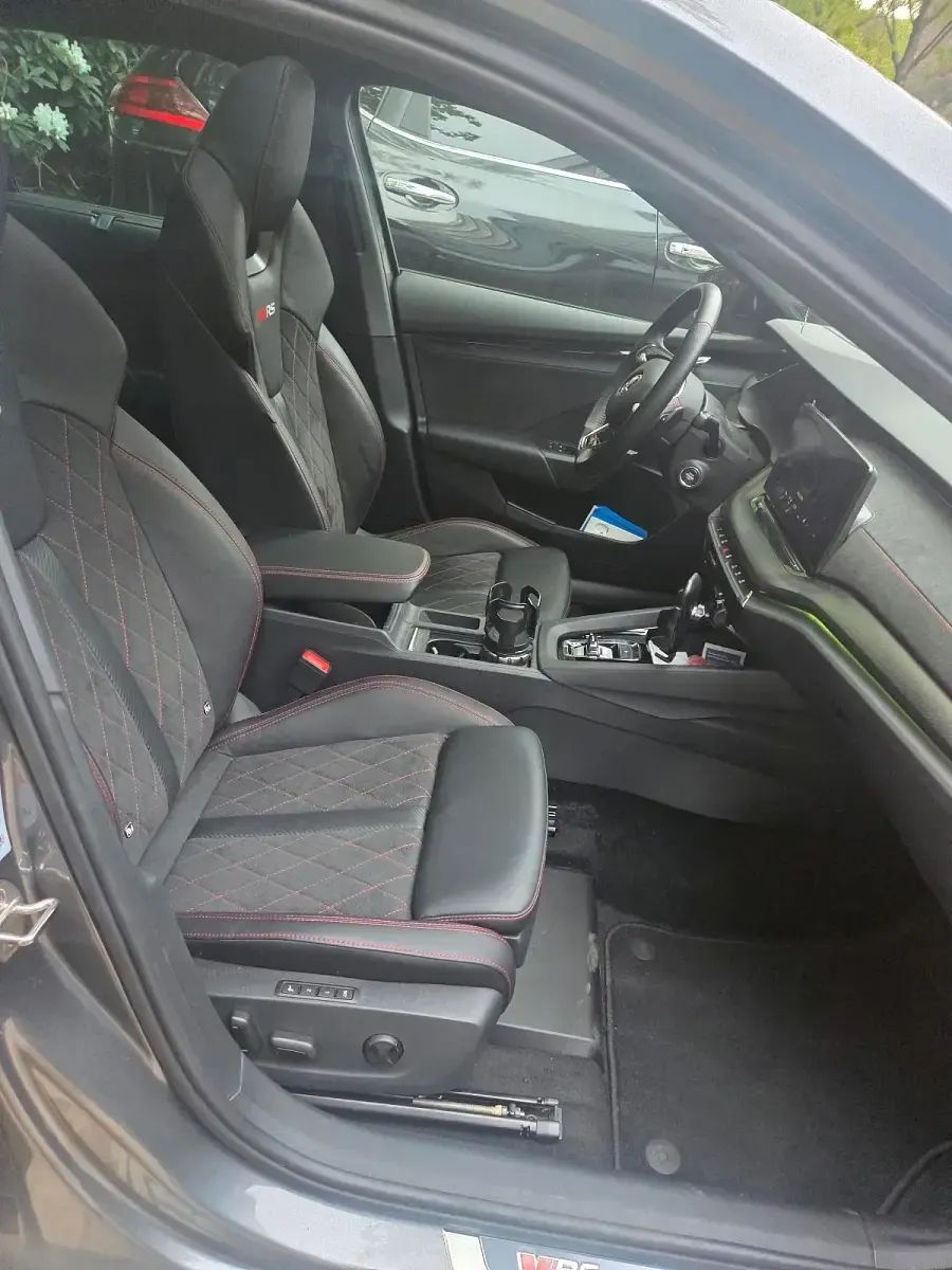 Gebraucht Skoda Octavia RS 246 PS (180 kW) 2024 Grau Kombi