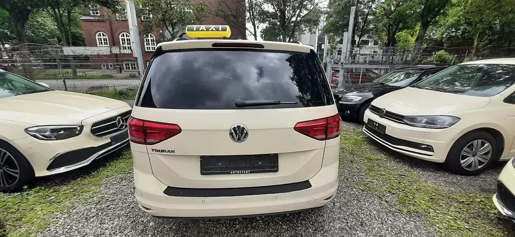 Gebraucht VW Touran 116 PS (85 kW) 2019 Beige Van / Kleinbus