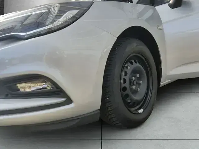 Gebraucht Opel Astra Edition 125 PS (91 kW) 2017 Silber Limousine