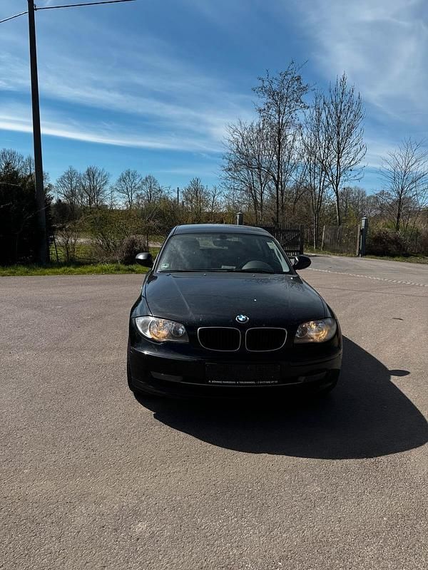 Gebraucht BMW 118 143 PS (105 kW) 2010 Schwarz Kleinwagen