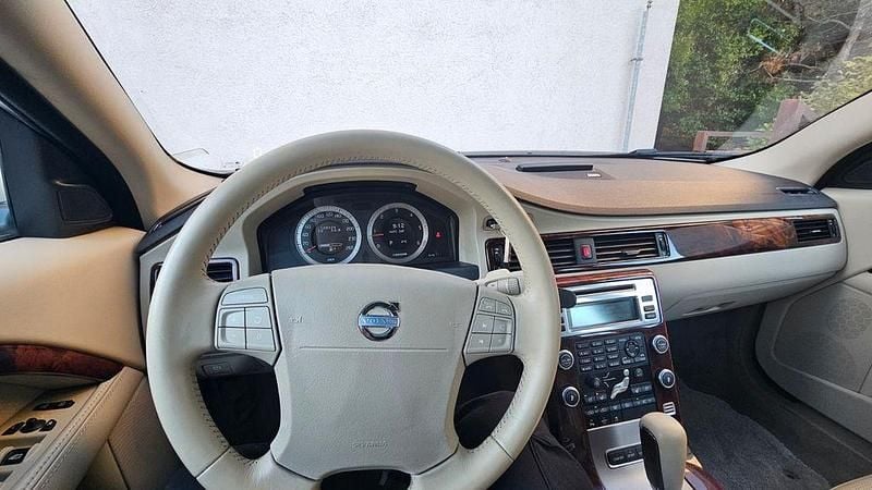 Weiß Gebraucht 2009 Volvo S80 Executive Limousine | 12.000 € (Guter Preis) - Bild 1/4