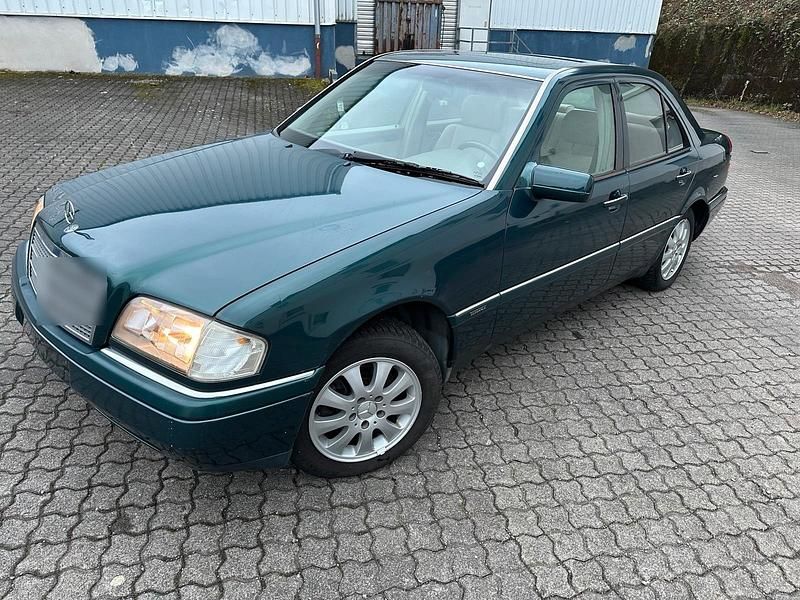 Grün Gebraucht 1994 Mercedes C200 Elegance Limousine | 1.750 € - Bild 1/4