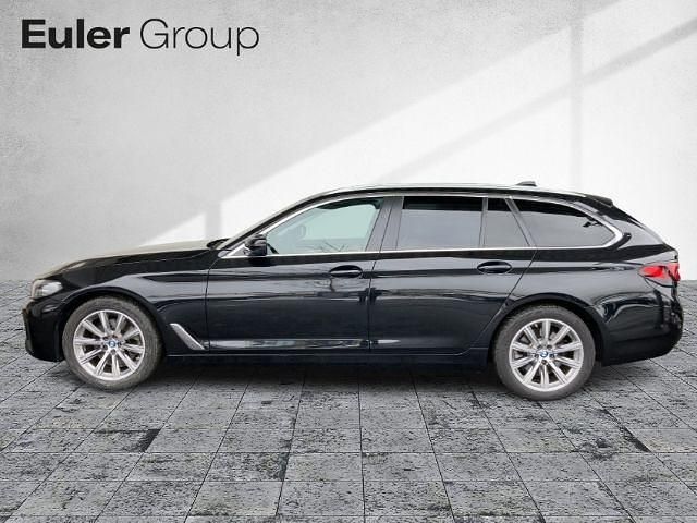 Gebraucht BMW 520 190 PS (139 kW) 2022 Saphirschwarz metallic Kombi