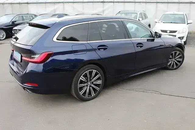Gebraucht BMW 330 Sport Line 286 PS (210 kW) 2023 Tansanitblau ii metallic Kombi