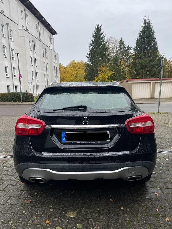 Gebraucht Mercedes GLA200 136 PS (100 kW) 2018 Schwarz SUV