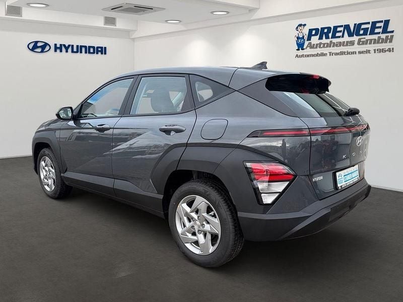 Neu Hyundai Kona Select 150 PS (110 kW) 2026 Grau SUV