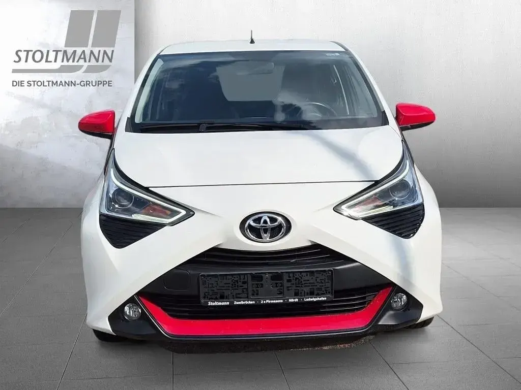 Gebraucht Toyota Aygo X-play 72 PS (52 kW) 2019 Weiß Kleinwagen