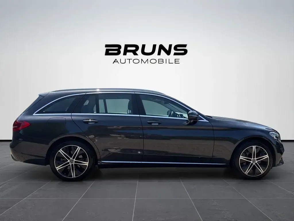 Gebraucht Mercedes C300e Avantgarde 320 PS (235 kW) 2021 Grau Limousine