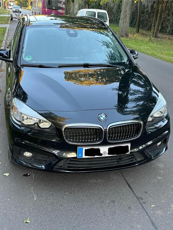 Schwarz Gebraucht 2016 BMW 216 Active Tourer Van / Kleinbus | 9.200 € (Guter Preis) - Bild 1/4