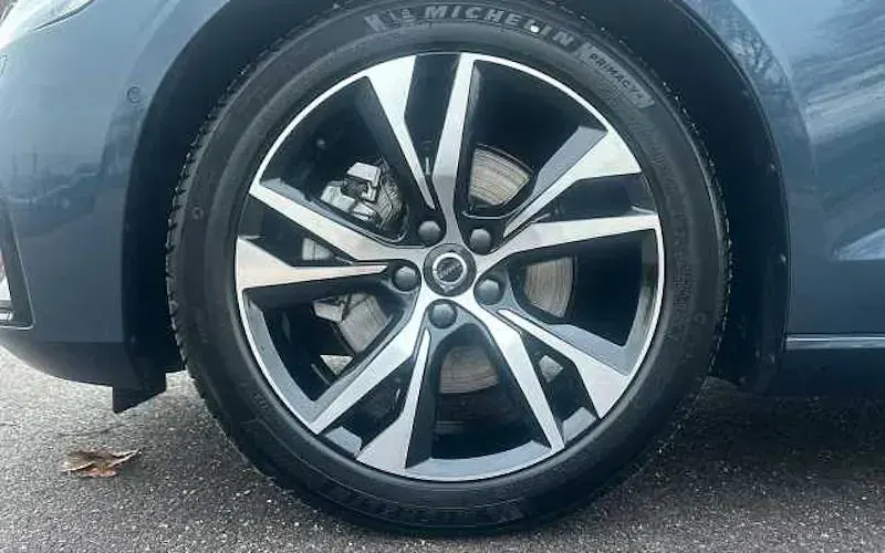 Używany Volvo V60 Plus 197 KM (144 kW) 2025 Niebieski Kombi