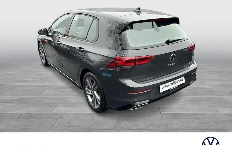 Gebraucht VW Golf VIII R-line 131 PS (96 kW) 2024 Grau Limousine