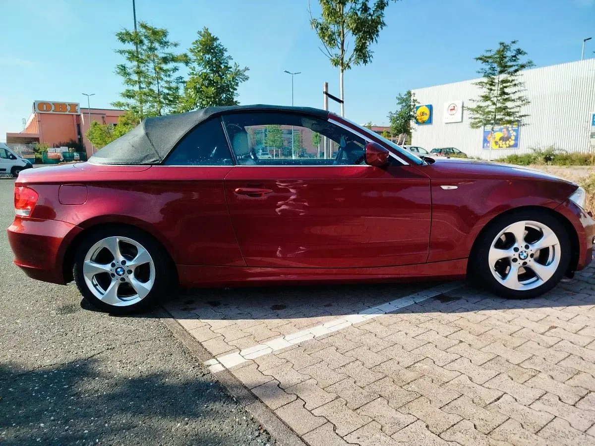 Gebraucht BMW 123 Cabriolet 204 PS (150 kW) 2011 Rot Cabrio
