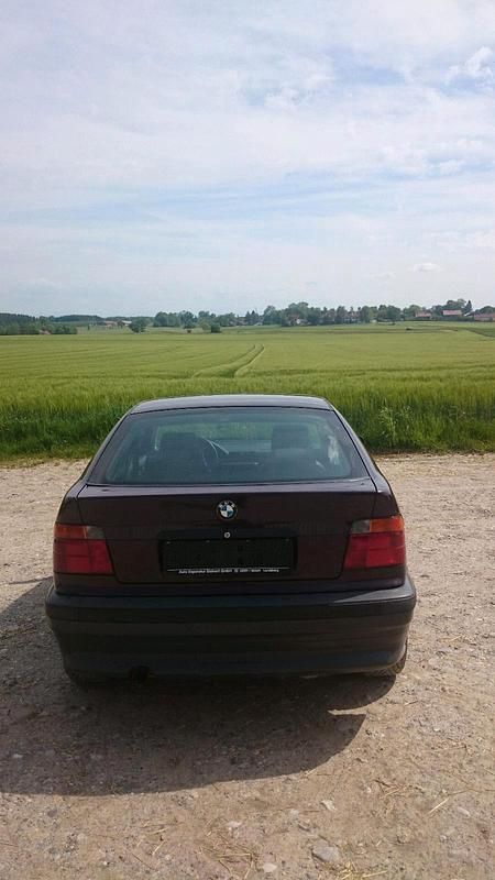 Gebraucht BMW 318 118 PS (86 kW) 1994 Rot Coupé