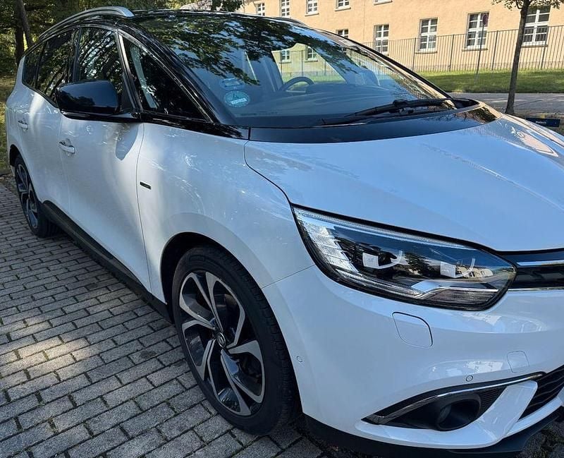 Weiß Gebraucht 2017 Renault Grand Scénic IV Bose Edition Van / Kleinbus | 11.100 € (Guter Preis) - Bild 1/4