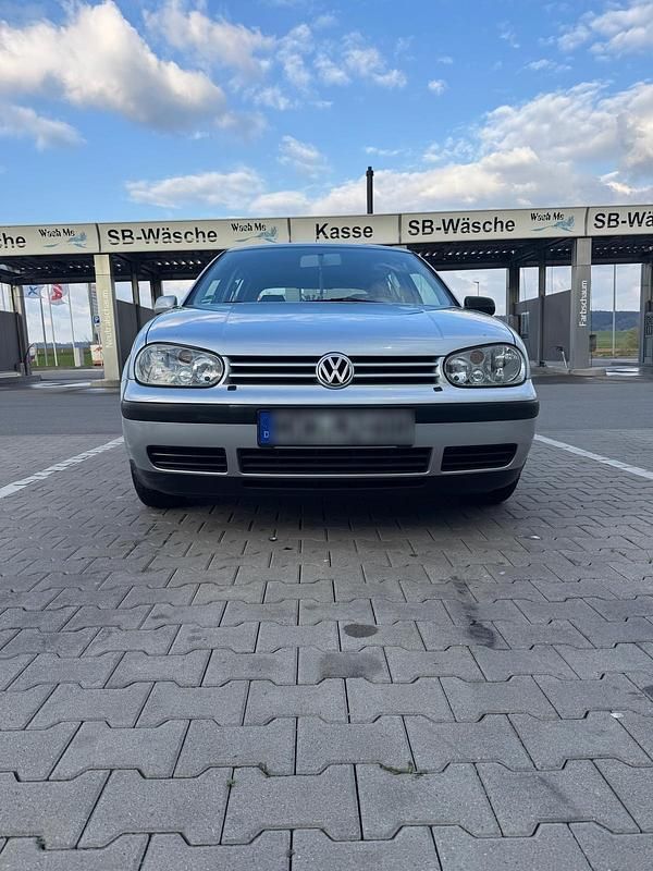 Silber Gebraucht 2002 VW Golf IV Kleinwagen | 400 € (Superpreis) - Bild 1/4