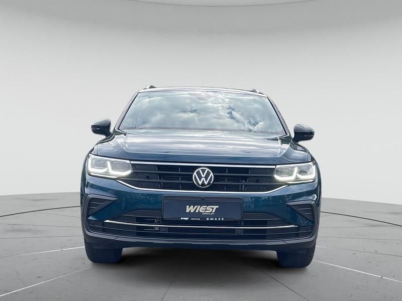 Nightshade blue metallic Gebraucht 2021 VW Tiguan SUV | 29.440 € (Fairer Preis) - Bild 1/4