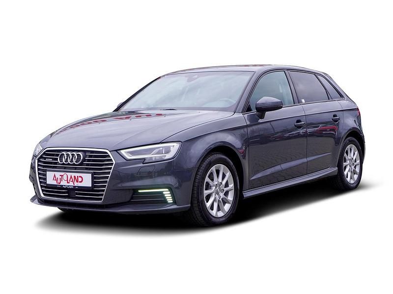 Grau Gebraucht 2020 Audi A3 Sportback e-tron Kleinwagen | 20.950 € (Fairer Preis) - Bild 1/4
