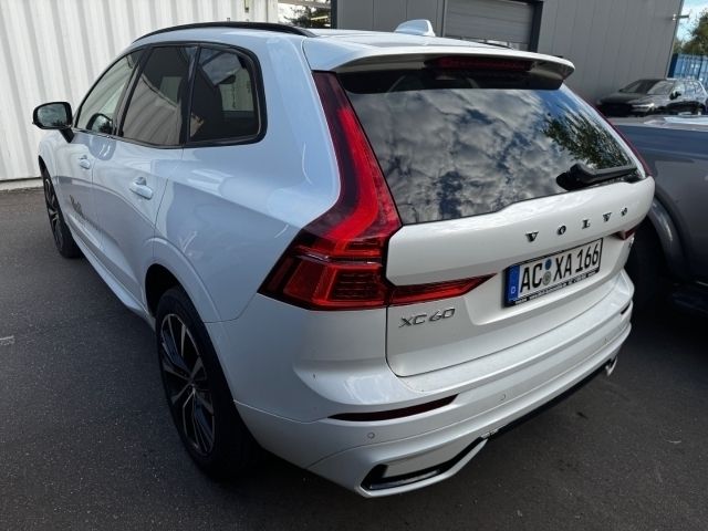 Gebraucht Volvo XC60 Plus 197 PS (144 kW) 2023 Platinum grey metallic SUV