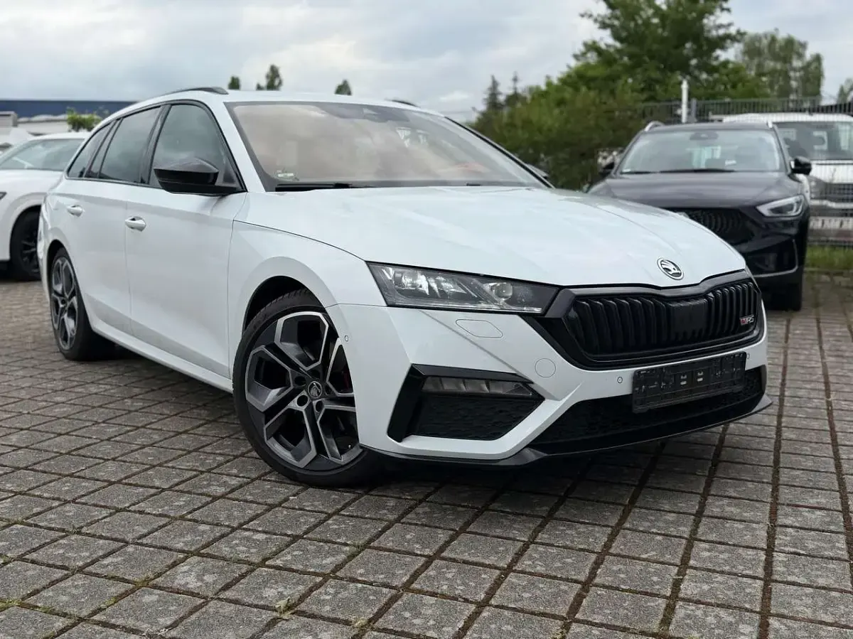 Gebraucht Skoda Octavia RS 200 PS (147 kW) 2022 Moonweiß perleffekt Kombi