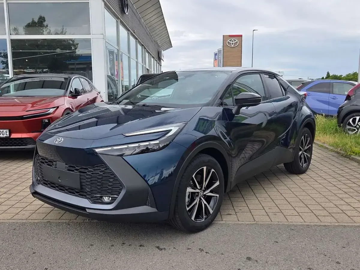 Neu Toyota C-HR Team 223 PS (164 kW) 2026 Platinumweiß perleffekt SUV