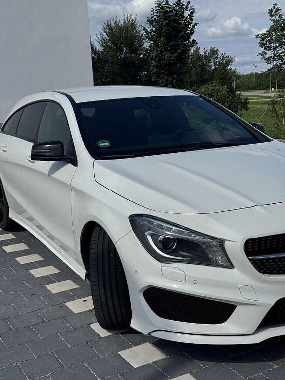 Weiß Gebraucht 2015 Mercedes CLA220 Shooting Brake AMG line Plus Kombi | 13.500 € (Fairer Preis) - Bild 1/4