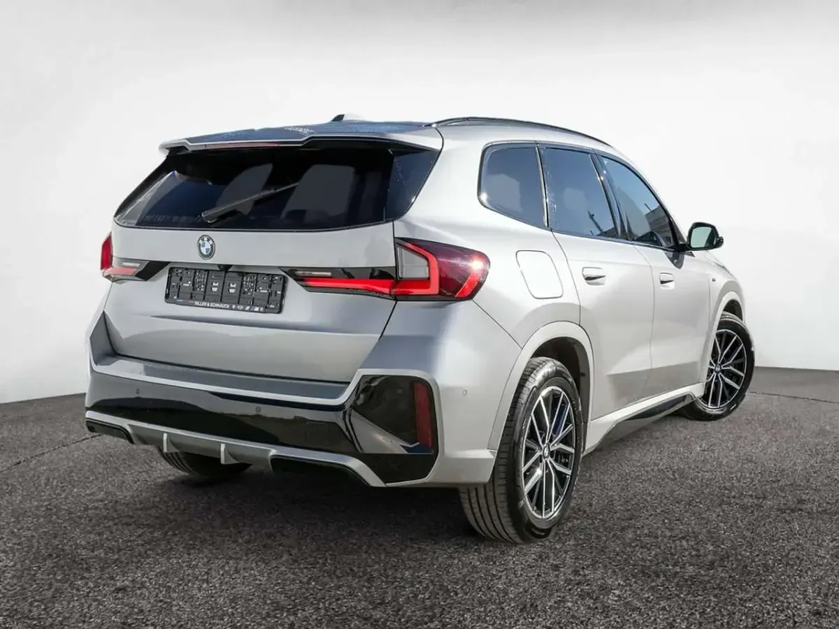 Gebraucht BMW X1 M Sport 211 PS (155 kW) 2023 Spacesilber SUV