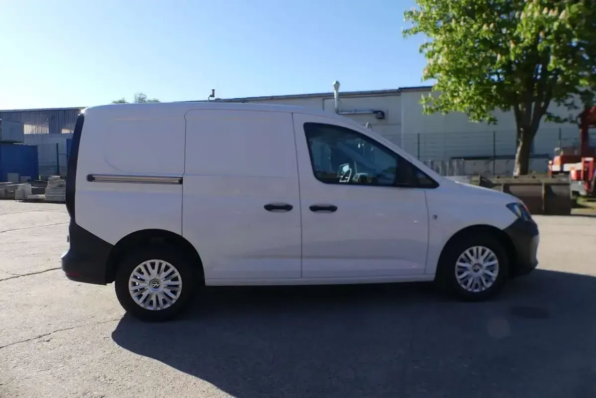 Gebraucht VW Caddy 102 PS (75 kW) 2022 Weiß Van / Kleinbus