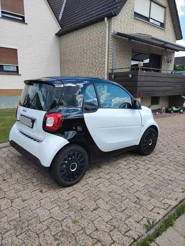 Weiß Gebraucht 2015 Smart ForTwo Coupé Coupé | 7.100 € (Fairer Preis) - Bild 1/4