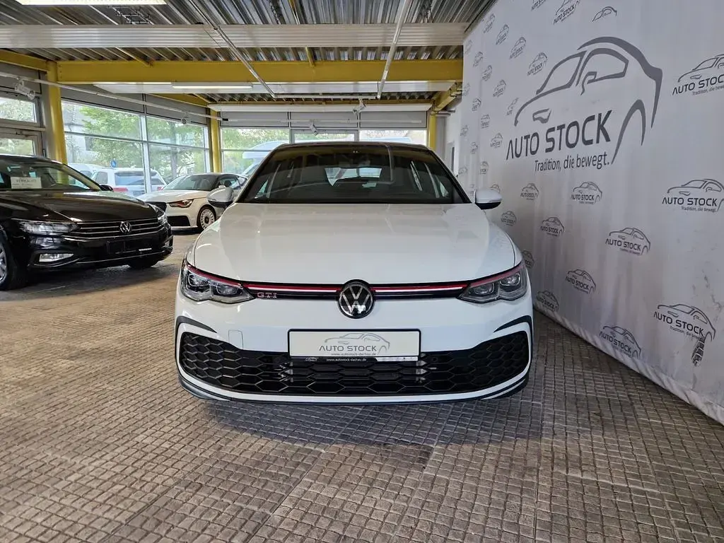 Second-hand VW Golf VIII GTI 245 CP (180 kW) 2024 Alb Berlinǎ