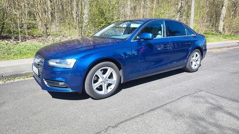 Gebraucht Audi A4 Ambiente 170 PS (125 kW) 2013 Blau Limousine